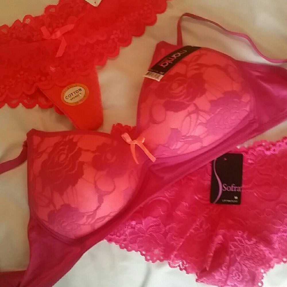 NWT 3 PC Set! ♡ 34/36C lace bralette ♡ 2 panties